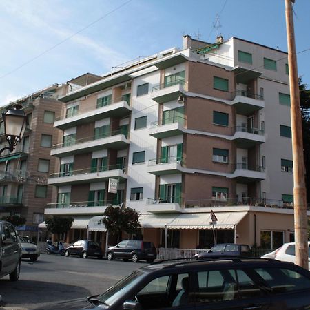 Albergo Anita Аласио Екстериор снимка