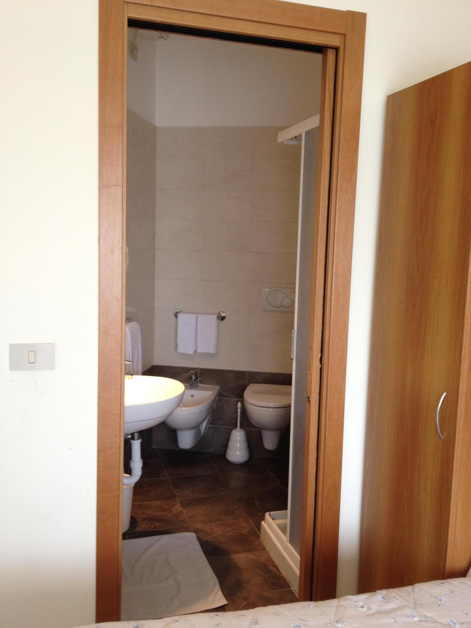 Albergo Anita Аласио Екстериор снимка