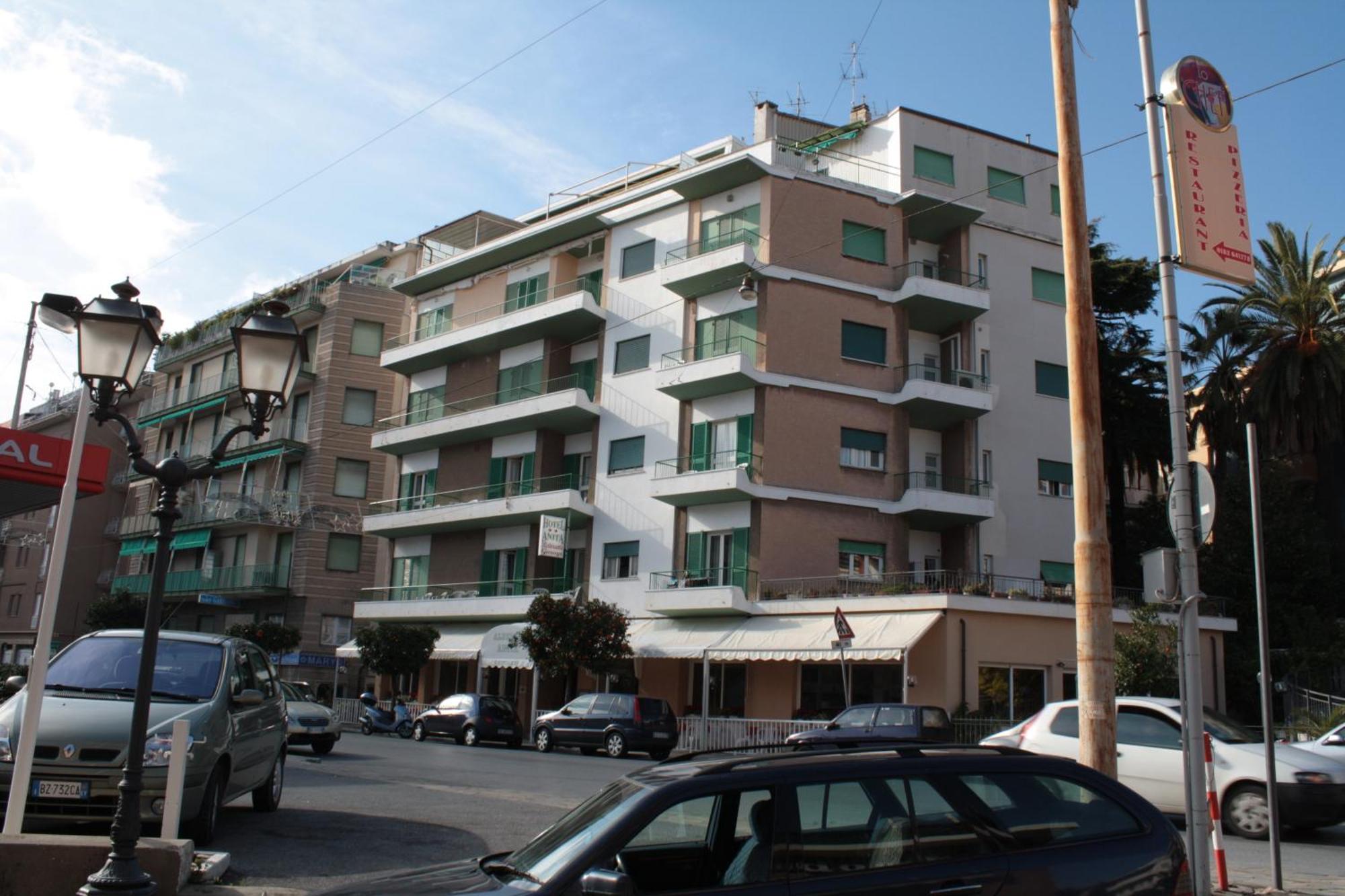Albergo Anita Аласио Екстериор снимка