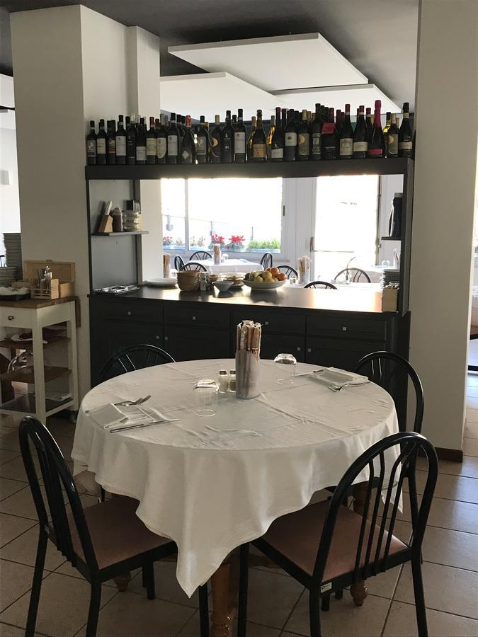 Albergo Anita Аласио Екстериор снимка