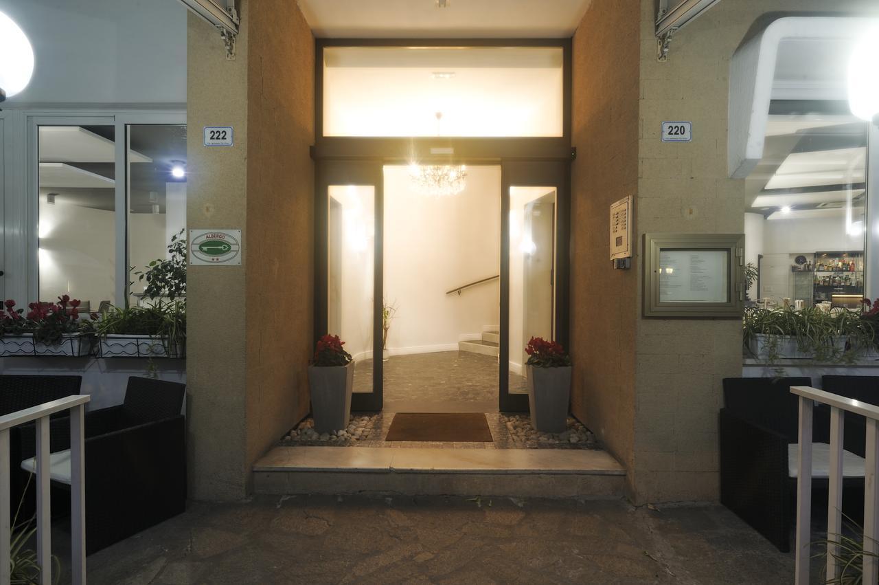 Albergo Anita Аласио Екстериор снимка