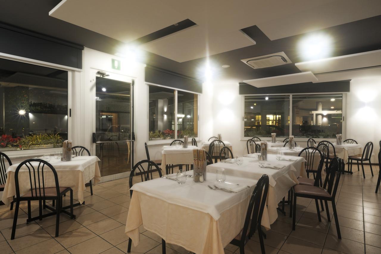 Albergo Anita Аласио Екстериор снимка