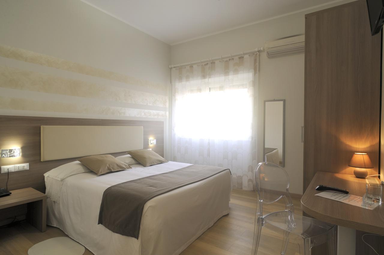 Albergo Anita Аласио Екстериор снимка